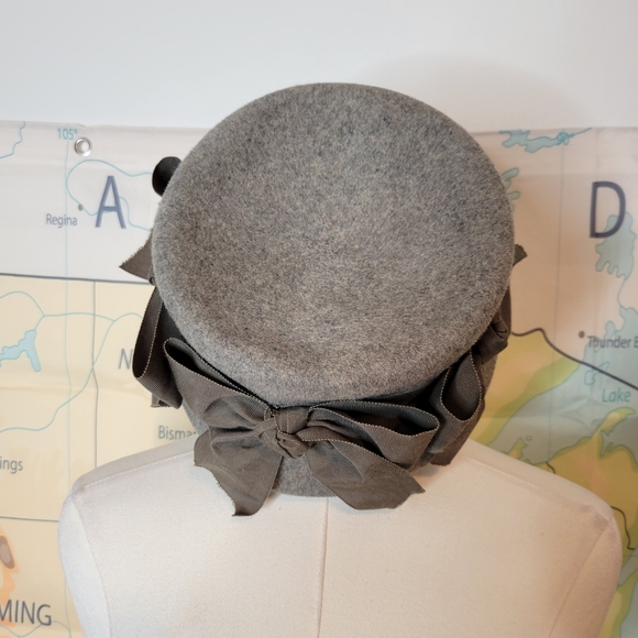Vintage Hat By Ritz Elegant Gray Wool Hat with Bow - Picture 2 of 9